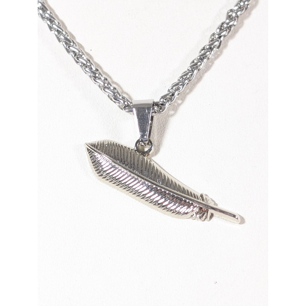SS Hat Co Silver Tone Feather Pendant Necklace 22" Southern String Hat Co